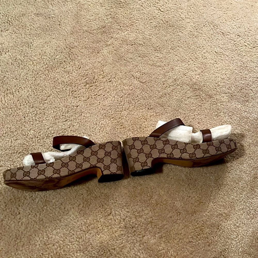 Collectible Gucci monogram platform sandals. - Picture 7 of 7